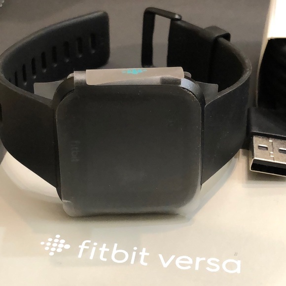 Fitbit Versa - Picture 2 of 8